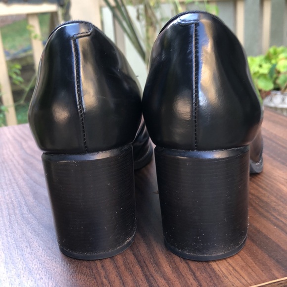 Clarks black leather pumps size 9m. - Picture 2 of 5